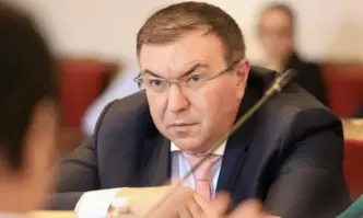 Костадин Ангелов сигнализира МВР и ДАНС с искане да извършат проверки във фирмите, изнасяли лекарства