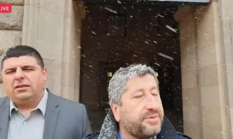 Мирчев и Иванов под снега: Не можем да го докажем, но Домусчиев е взел летището