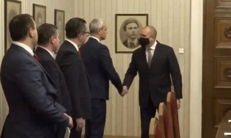 Предстоят важни решения много са изискванията пред народните представители и