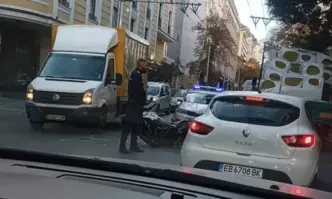 Блъснаха полицай моторист на кръстовището между Г С Раковски и ул Искър в