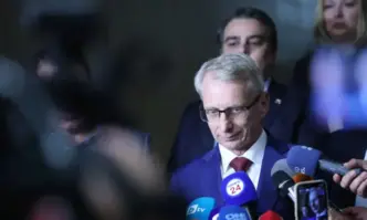 Николай Денков зове да се седне пак на масата и