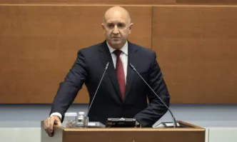 Румен Радев: Лукойл има достатъчно запаси от суров петрол и дизел