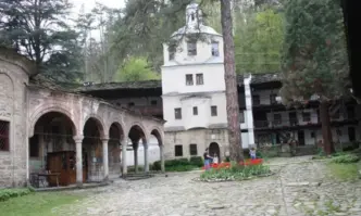 В събитието участва и кметът на Община Ловеч Корнелия Маринова