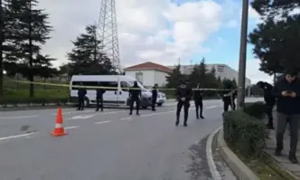 Въоръжен мъж взе заложници в завод на американска компания в Турция