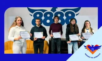 Феникс на доброто и 8888.bg подкрепят студенти без родители със стипендии
