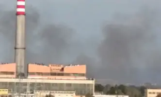 Димът от пожара който гори между кварталите Казичане и Дружба