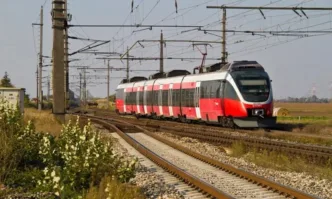 Вместо обичайните уведомления пътниците в експресен влак в Австрия имаха