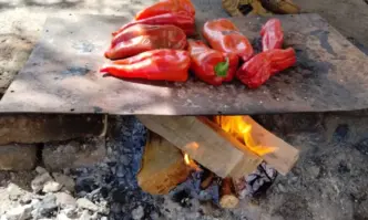 И докато кулинарите се трудят богата фолклорна програма ще забавлява