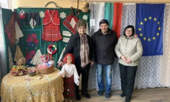 Нова изложба с фолклорни мотиви краси пенсионерски клуб Еделвайс