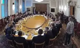 Предлагат ДАНС да проучва купувача на Лукойл, а МС да одобрява сделката