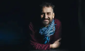 Той ще представи най новия си албум Post Atomic ZepНа 30