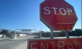 Часове чакане и километрична опашка за влизане от България в