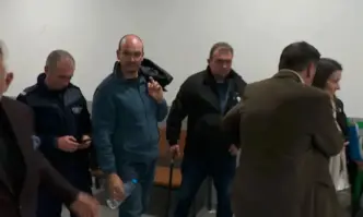 Кой първи налита на бой: Пълно видео показва конфликта на Димитър Стоянов и служителя на НАП (ВИДЕО)