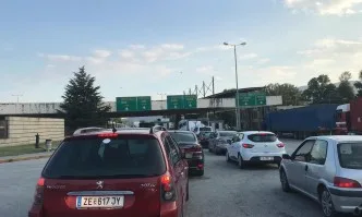 Към Гърция: 12 км опашка от чакащи автомобили на ГКПП Кулата