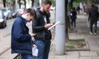 Над 54 000 десетокласници се очаква да се явят на