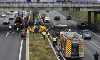 Хеликоптер катастрофира на околовръстния път в Мадрид (ВИДЕО/СНИМКИ)