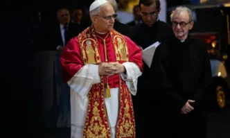 Папа Лъв XIV излезе с омофор – дар от българския