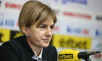 Олимпийската шампионка и шеф на федерацията по биатлон отговори на