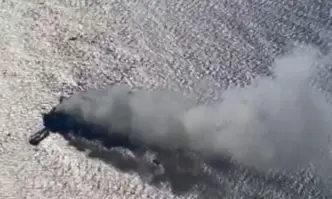 Товарен кораб е ударен от ракета близо до Йемен Плавателният