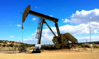 ОПЕК+ обявиха доброволно намаляване на добива на петрол