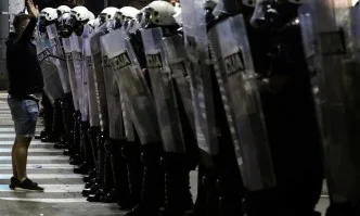 Кризисният щаб в Сърбия се отказа от полицейски час