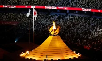 Край на Игрите в Токио, олимпийският огън угасна