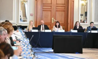 Сумата с която ще бъдат подкрепени е 148 35 лвС еднократна