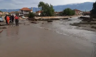 Трима министри на проверка в Каравелово, хората в страх от ново наводнение