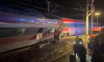 Най малко 21 души загинаха а десетки са ранени при тежка