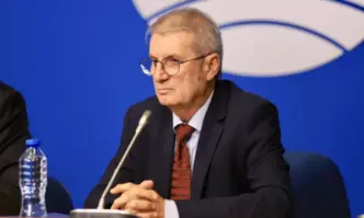 Здравният министър бил пред дилема за оставката си заради назначение на Денков