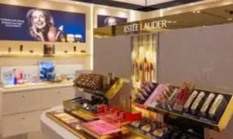Американската козметична компания Estée Lauder води преговори за евентуално сливане с испанския