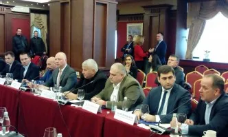 Държавата, евродепутати и българските превозвачи в общ фронт срещу пакета Макрон