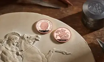 Монети златен британски суверен с лика на крал Чарлз III