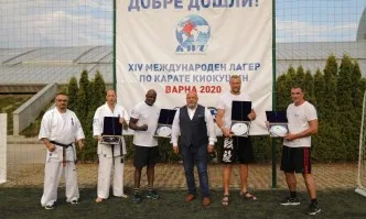 Министър Кралев посети 14-ия Международен тренировъчен лагер по киокушин