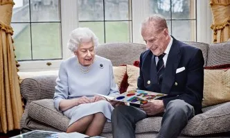 Кралица Елизабет и принц Филип празнуват 73-ата годишнина от сватбата си