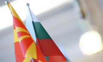 Имам чувството че Николоски разказва македонски приказки за лека нощ