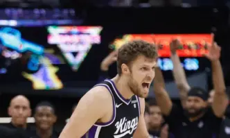 Леброн Джеймс и компания бяха подчинени от КингсБългарският баскетболист Александър