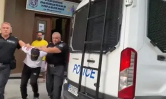 Под охрана отведоха шофьора на автобуса от катастрофата в Бургас