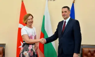 Вече работим за осигуряването на повече влакове по направлението между