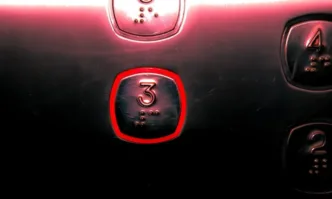 При авария с асансьор пострадаха председателят и секретарят на РИК – Благоевград