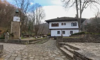 Символичен протест започнаха служители в музеи и художествени галерии в