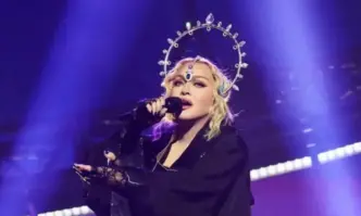 С концерт в Лондон Мадона откри Celebration World Tour