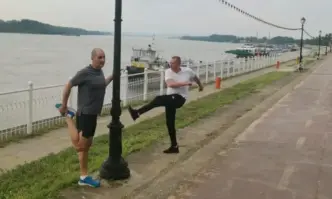 Цветан Цветанов отново се пусна по шорти за да рекламира