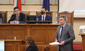 Мустафа Карадайь заяви че властта отвлича вниманието а трябват решения