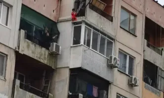 Прокуратурата разследва дали детето от Ямбол не е оставено от родителите на парапета на балкона