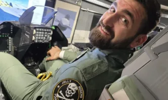 От Фейсбук профила на Андрей Новаков Летях на F 16 тренажор заедно