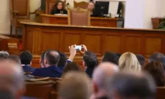 Депутатите започнаха споровете още в първата точка от днешното заседание
