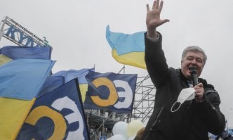 Бившият президент на Украйна Петро Порошенко успя да напусне страната от третия опит