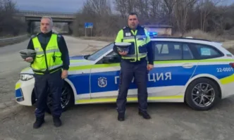 С минута мълчание и венци МВР почита загиналите полицаи