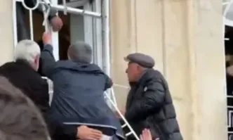 Протестиращи превзеха днес парламента на Абхазия проруски сепаратистки регион в Грузия на